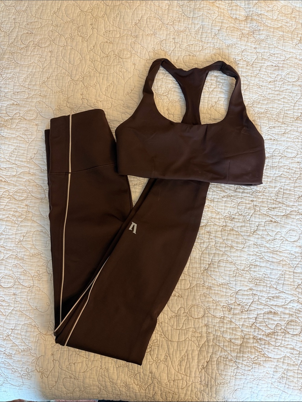 Vuori Dark Brown High-Rise Bra and Leggings with Light Contrast Piping
